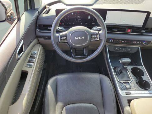 Used 2025 Kia Carnival SX FWD image 9