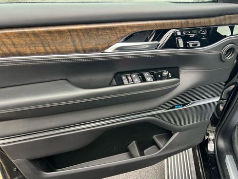 Used 2022 Jeep Grand Wagoneer Series II image 12