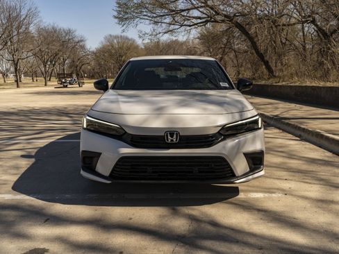 Used 2023 Honda Civic Sport image 3