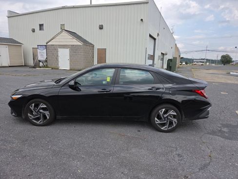 Certified 2025 Hyundai Elantra Sport FWD image 8