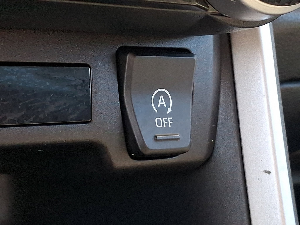 Used 2025 Toyota RAV4 XLE FWD image 26