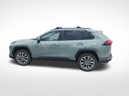 Used 2019 Toyota RAV4 XLE Premium w/ Cold Weather Package AWD/4WD image 8
