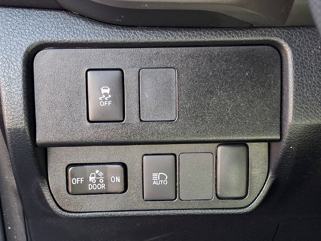 Certified 2023 Toyota Tacoma SR5 w/ Black Out Package (TMS) AWD/4WD image 18