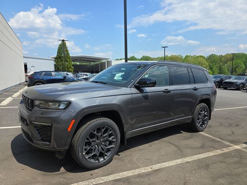 New 2026 Jeep Grand Cherokee L Summit AWD/4WD image 4