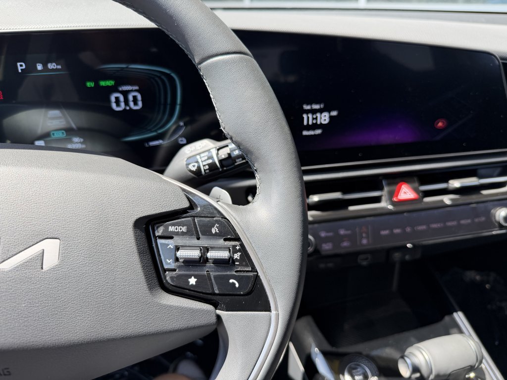 Used 2025 Kia Niro EX FWD image 29