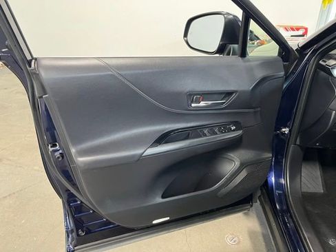Used 2022 Toyota Venza LE AWD/4WD image 24