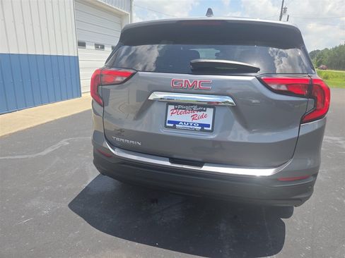 Used 2021 GMC Terrain SLE FWD image 3