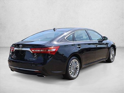 Used 2016 Toyota Avalon Limited w/ Toyota Safety Sense Package FWD image 5