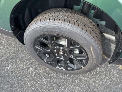 New 2025 Ford Maverick Lariat w/ Black Appearance Package image 5