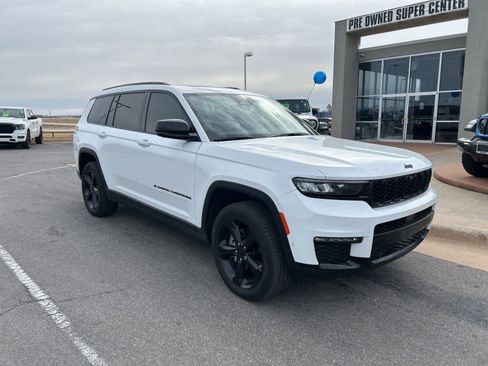 Used 2024 Jeep Grand Cherokee L Limited w/ Luxury Tech Group II image 3