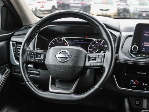 Used 2025 Nissan Rogue SV AWD/4WD image 14