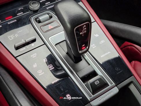 Used 2019 Porsche Cayenne AWD/4WD image 18