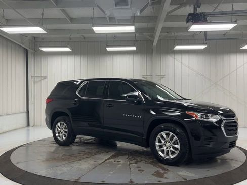 Used 2021 Chevrolet Traverse LS FWD image 2