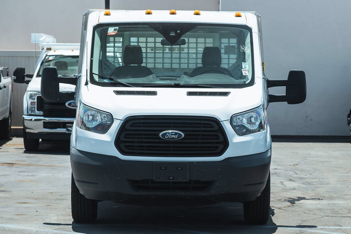 Used 2018 Ford Transit 250 138 RWD image 3