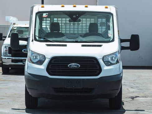 Used 2018 Ford Transit 250 138 RWD image 3
