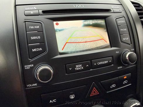 Used 2013 Kia Sorento LX w/ Convenience Pkg image 17