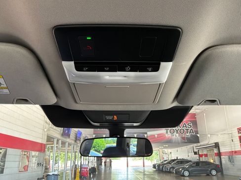 Used 2025 Nissan Pathfinder SV FWD image 17