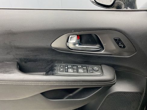 New 2026 Chrysler Pacifica Select AWD/4WD image 11