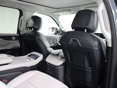 New 2026 Lincoln Navigator Reserve AWD/4WD image 34