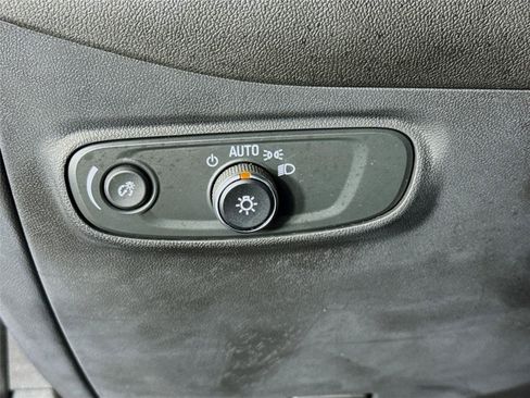 Used 2024 Chevrolet Equinox LT FWD image 11