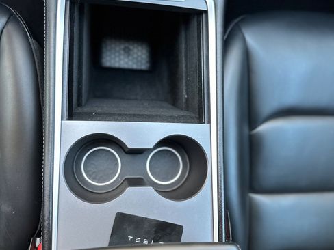 Used 2023 Tesla Model Y Long Range AWD/4WD image 32