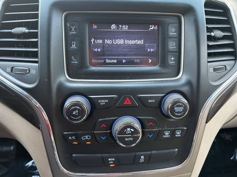 Used 2014 Jeep Grand Cherokee Laredo w/ Quick Order Package 23E AWD/4WD image 28