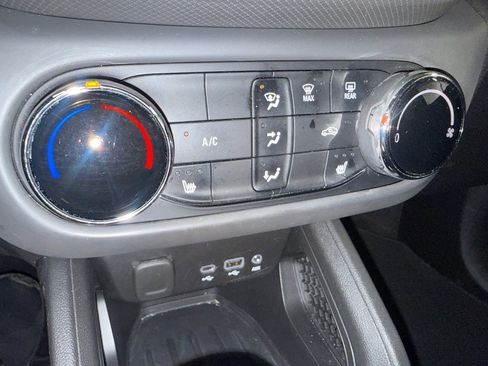 Used 2021 Chevrolet TrailBlazer LT FWD image 36