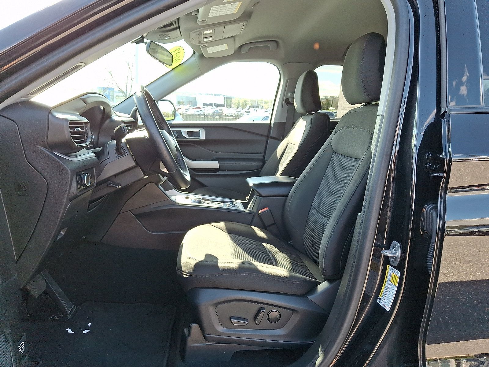 Used 2023 Ford Explorer XLT AWD/4WD image 14