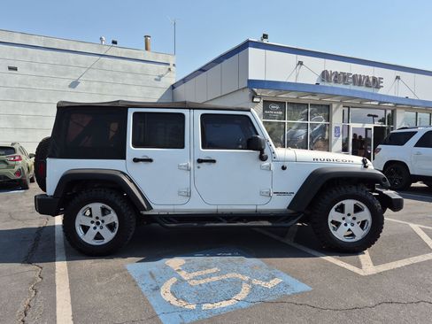 Used 2016 Jeep Wrangler Unlimited Rubicon w/ Connectivity Group AWD/4WD image 2
