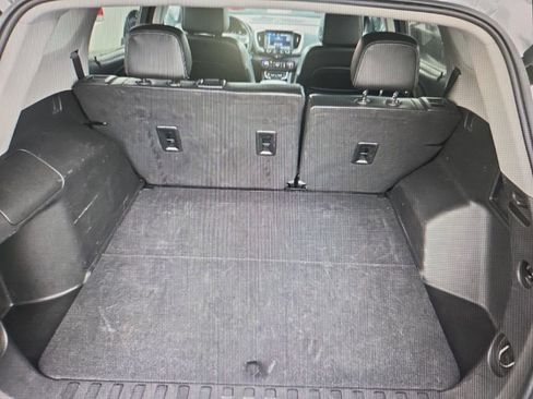 Used 2024 GMC Terrain SLT image 14