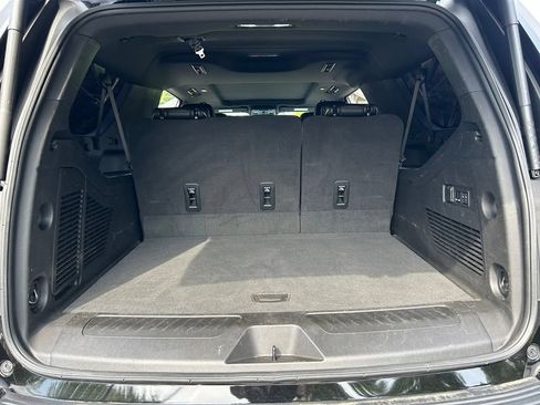 Used 2024 GMC Yukon XL SLT w/ SLT Premium Package RWD image 47