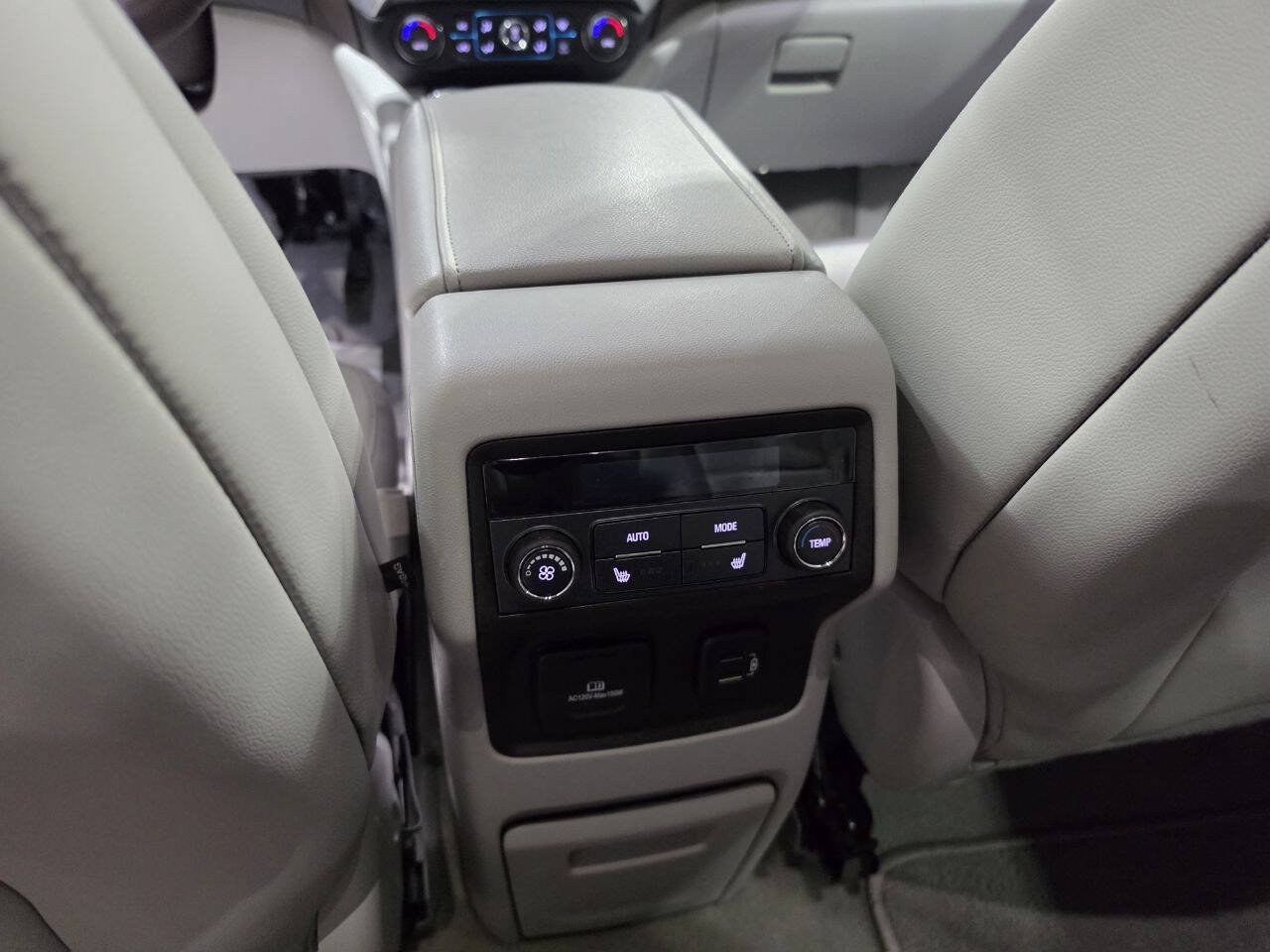 Used 2017 GMC Acadia SLT w/ LPO, Floor Liner Package AWD/4WD image 30