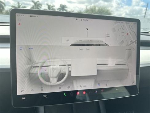 Used 2022 Tesla Model Y Long Range image 17