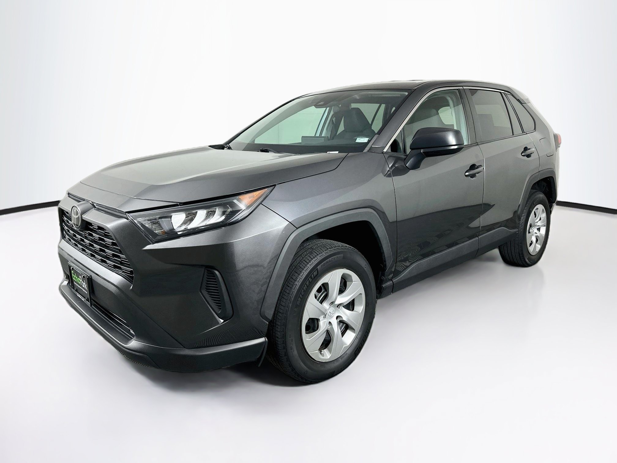 Used 2022 Toyota RAV4 LE AWD/4WD image 3
