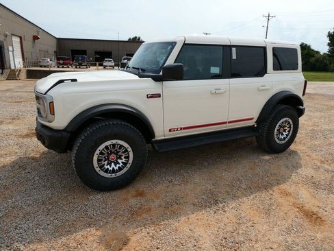New 2026 Ford Bronco Outer Banks w/ Sasquatch Package AWD/4WD image 8