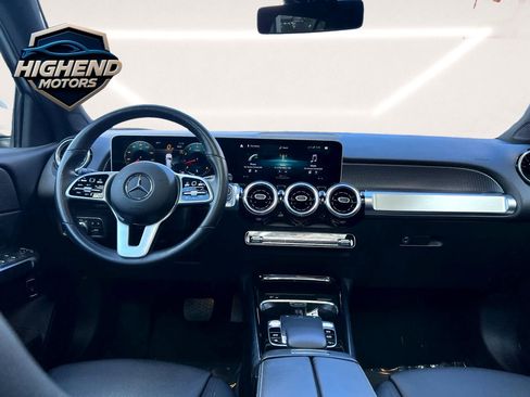 Used 2020 Mercedes-Benz GLB 250 4MATIC w/ Premium Package image 30