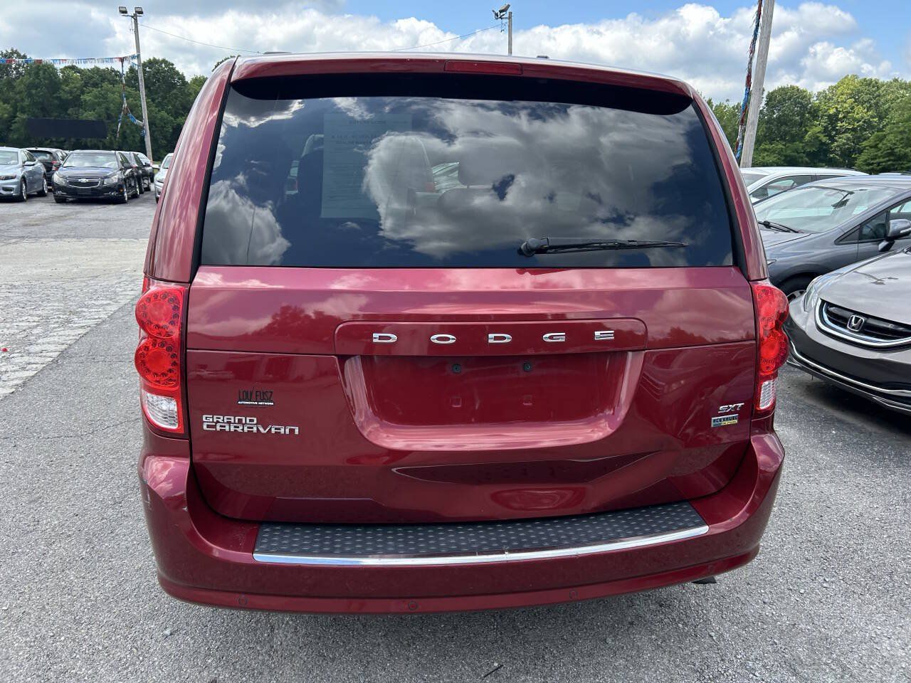Used 2015 Dodge Grand Caravan SXT w/ Rear Park Assist Package FWD image 5