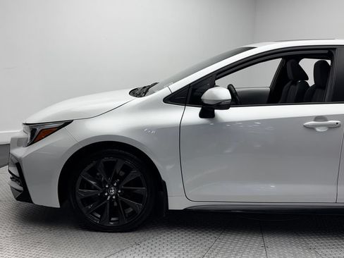 Used 2024 Toyota Corolla SE w/ SE Package AWD/4WD image 5