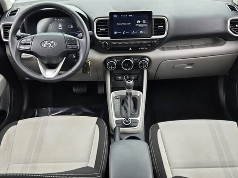 Used 2023 Hyundai Venue SEL FWD image 9