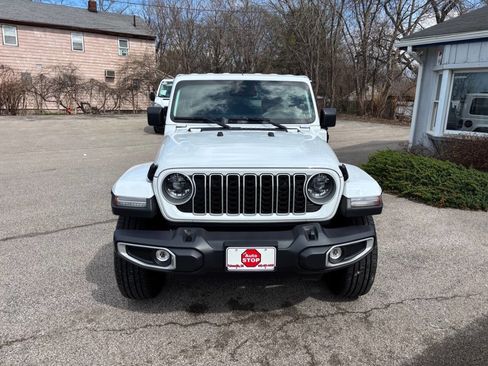 Used 2025 Jeep Wrangler Unlimited Sahara w/ Safety Group AWD/4WD image 8