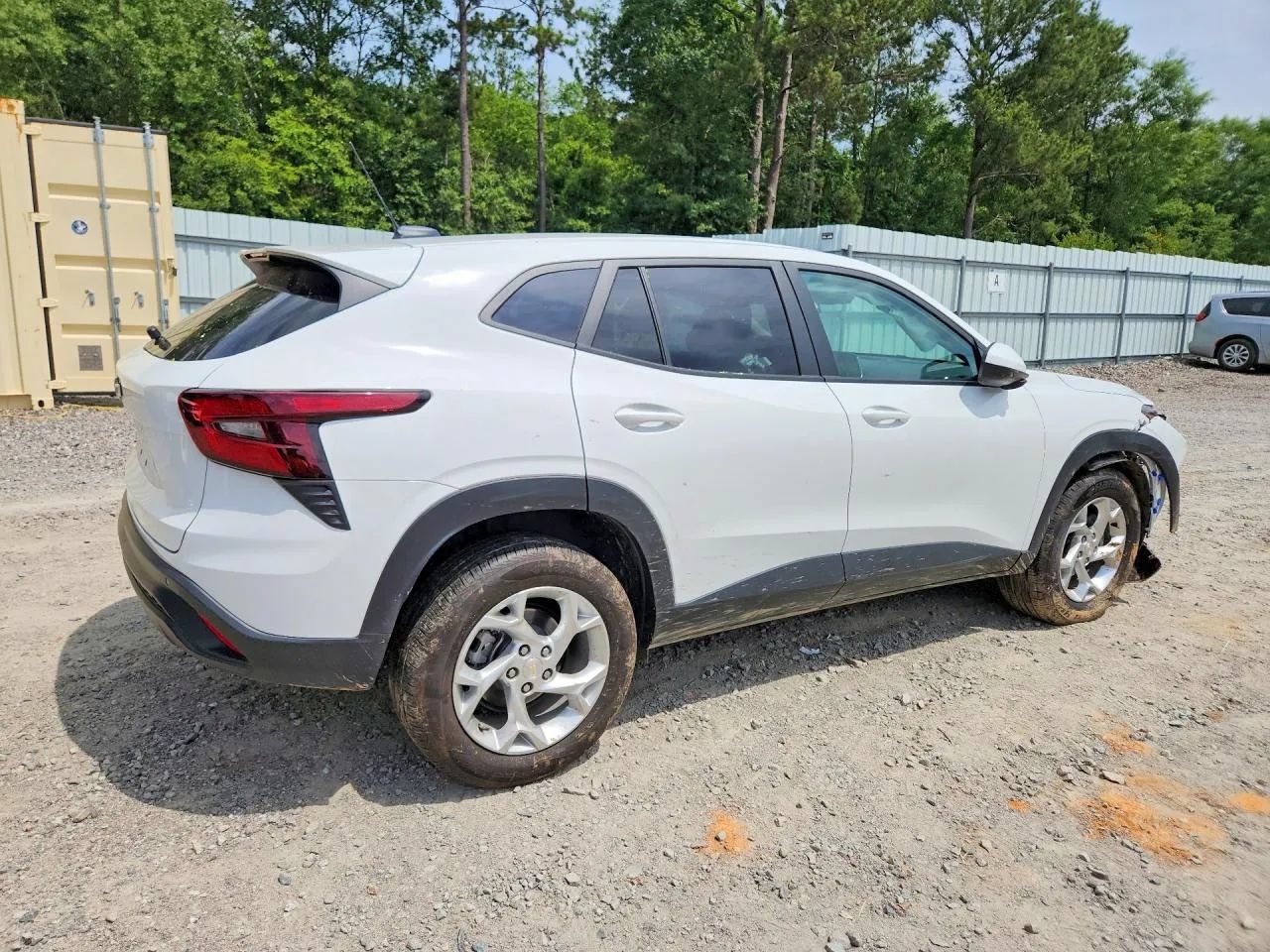 Used 2025 Chevrolet Trax LS w/ LS Convenience Package FWD image 3
