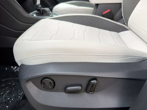 New 2026 Volkswagen Taos SE AWD/4WD image 16
