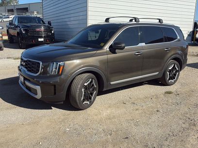 Used 2024 Kia Telluride S w/ S Sunroof Package