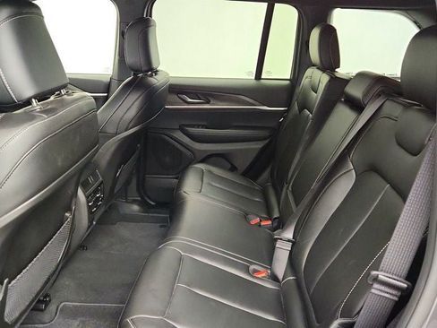 Used 2025 Jeep Grand Cherokee Limited AWD/4WD image 22