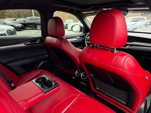 Used 2022 Alfa Romeo Stelvio Veloce image 31