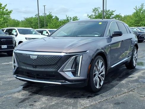 Used 2025 Cadillac Lyriq Luxury w/ LPO, Floor Liner Package AWD/4WD image 1