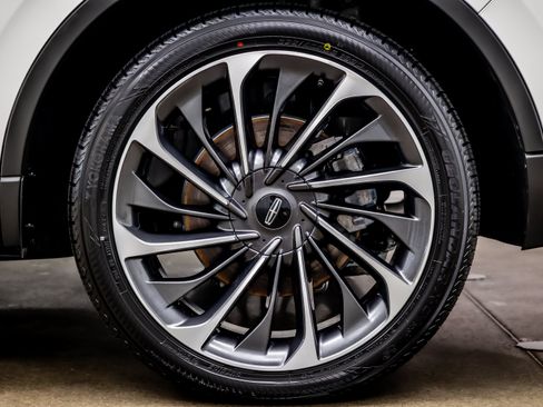 Used 2021 Lincoln Aviator Reserve w/ Equipment Group 202A AWD/4WD image 39