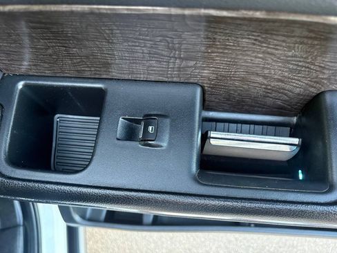 Used 2019 Ford Expedition Max Limited image 11