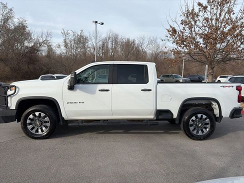Used 2022 Chevrolet Silverado 2500 Custom w/ Custom Value Package image 4