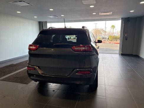 Used 2018 Jeep Cherokee Latitude image 5